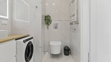 Classic Apartment, Courtyard View | Bathroom