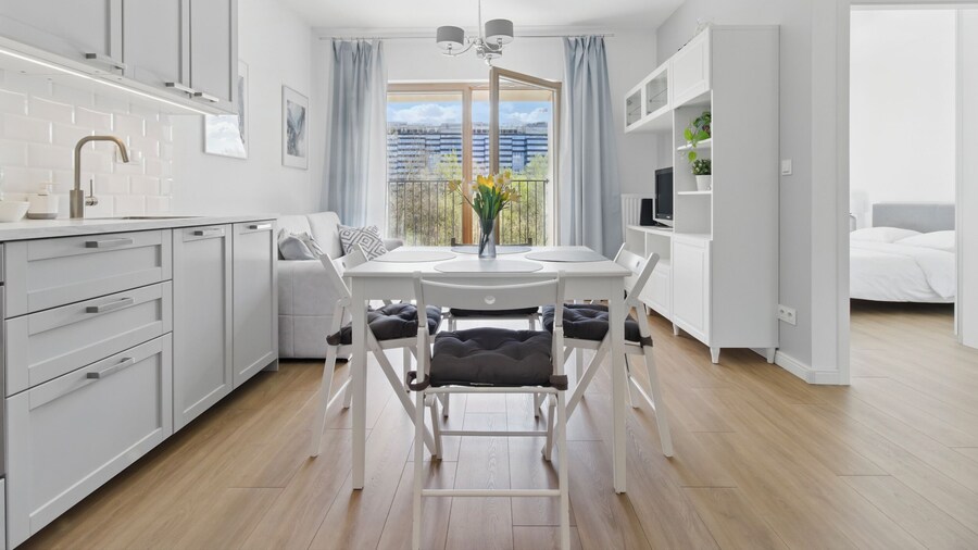 Lumina apart near the railway station