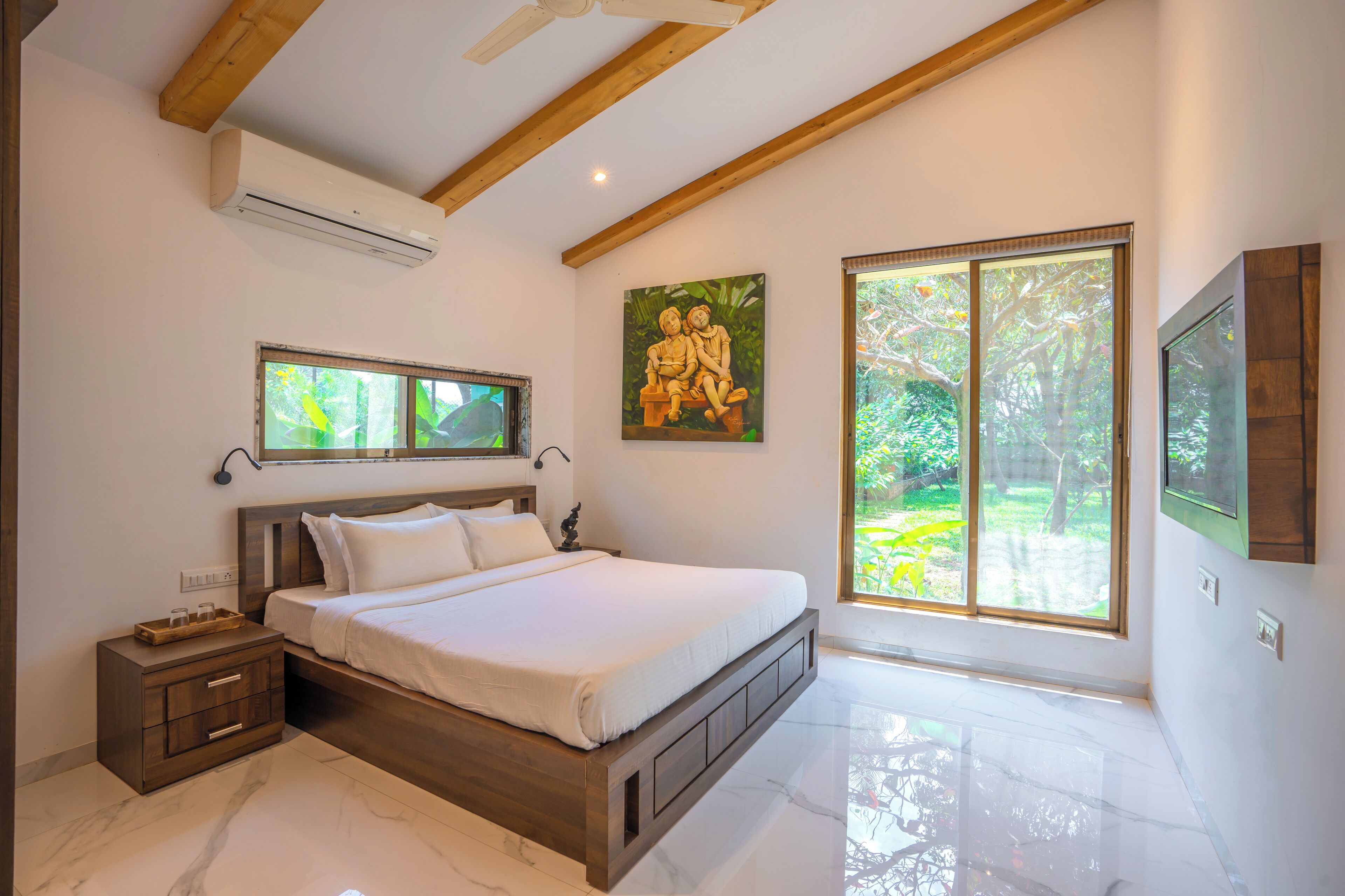 Iron/ironing board, free WiFi