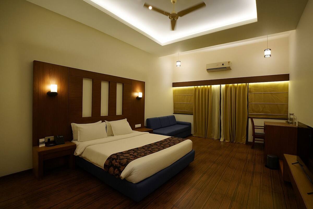 Premium bedding, desk, iron/ironing board (on request), rollaway beds
