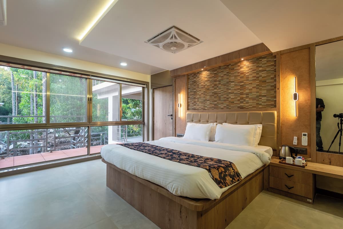 Premium bedding, desk, iron/ironing board (on request), rollaway beds