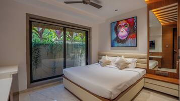 Comfort Villa, Garden View | Premium bedding, desk, iron/ironing board, rollaway beds