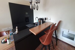 Fridge, microwave, oven, stovetop - 3-Apartment Coastal Italian Villa (San Lorenzo - Civezza)