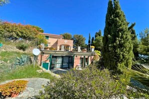 Exterior - Poolside Apartment in Italian Villa (San Lorenzo - Civezza)