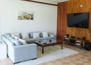 Living area - All-inclusive 3bd beachfront central condo with sea views! (Cabarete)