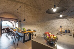 Dining - Sea front villa with pool and tennis court - DiCasaInSicilia (Pozzillo)