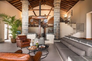 Living area - Sea front villa with pool and tennis court - DiCasaInSicilia (Pozzillo)