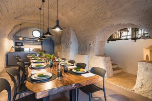 Dining - Sea front villa with pool and tennis court - DiCasaInSicilia (Pozzillo)