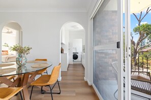 Dining - Spacious Apartment Near Cronulla Beach (Cronulla)
