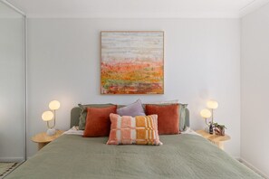 1 habitación, tabla de planchar con plancha, internet y ropa de cama 