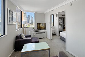 1 chambre, bureau, fer et planche à repasser, accès à Internet