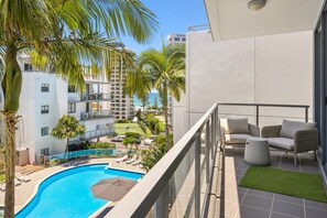 Property grounds - Coastal Escape Steps to Beach Full Resort Living (Burleigh Heads)