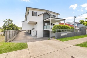 Exterior - Close to Airport, Cafes, Train & Boondall Wetlands (Nundah)