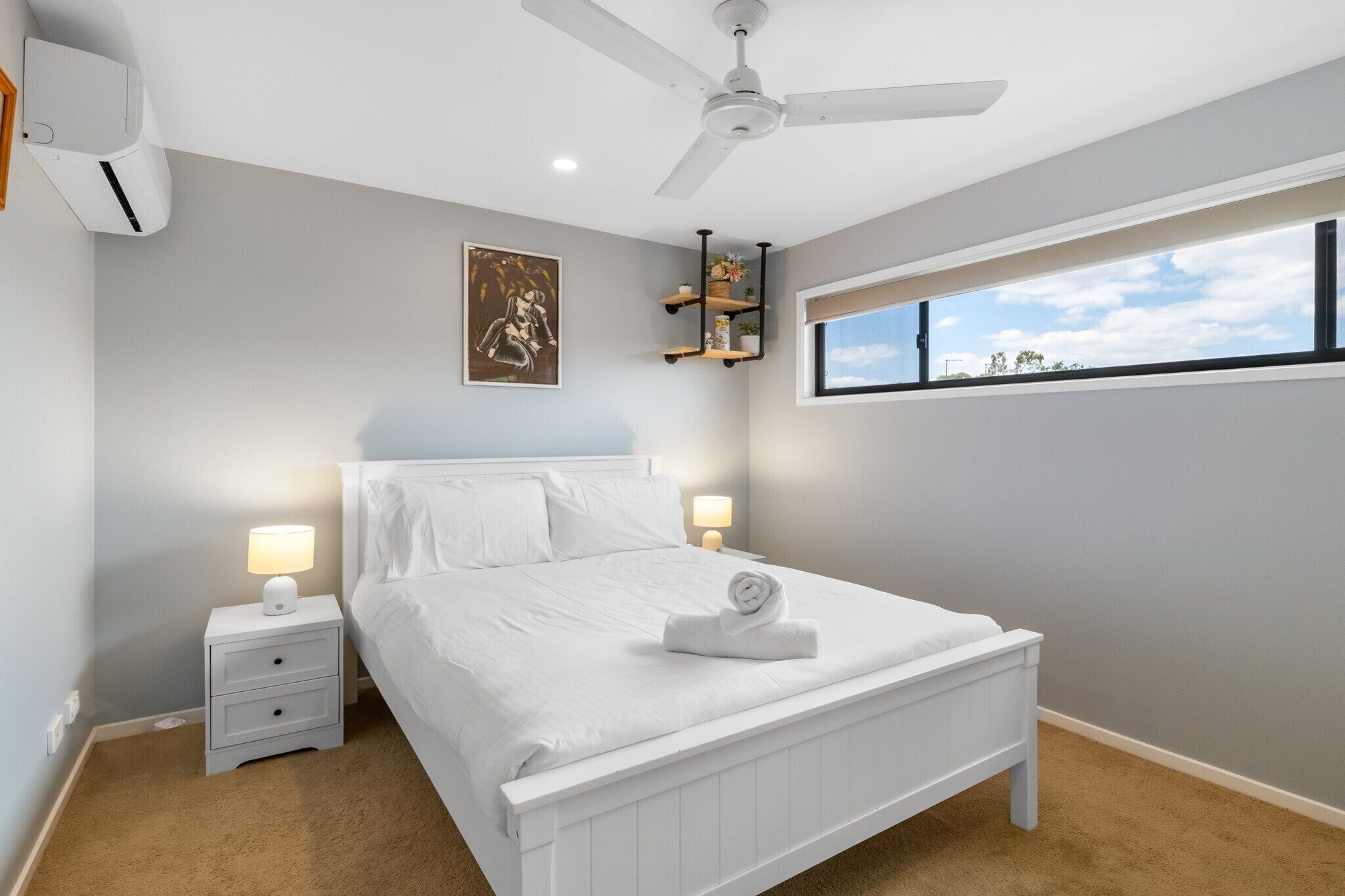 Iron/ironing board, Internet, bed sheets