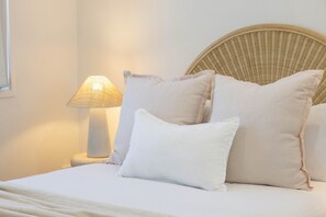 3 bedrooms, desk, iron/ironing board, bed sheets - Bright 3-Bed Home with Private Courtyard (Wurtulla)
