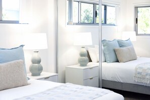 3 bedrooms, desk, iron/ironing board, bed sheets - Bright 3-Bed Home with Private Courtyard (Wurtulla)
