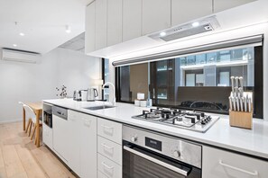 Fridge, microwave, oven, stovetop - Well-Lit 2-Bed Apartment with Balcony (Prahran)