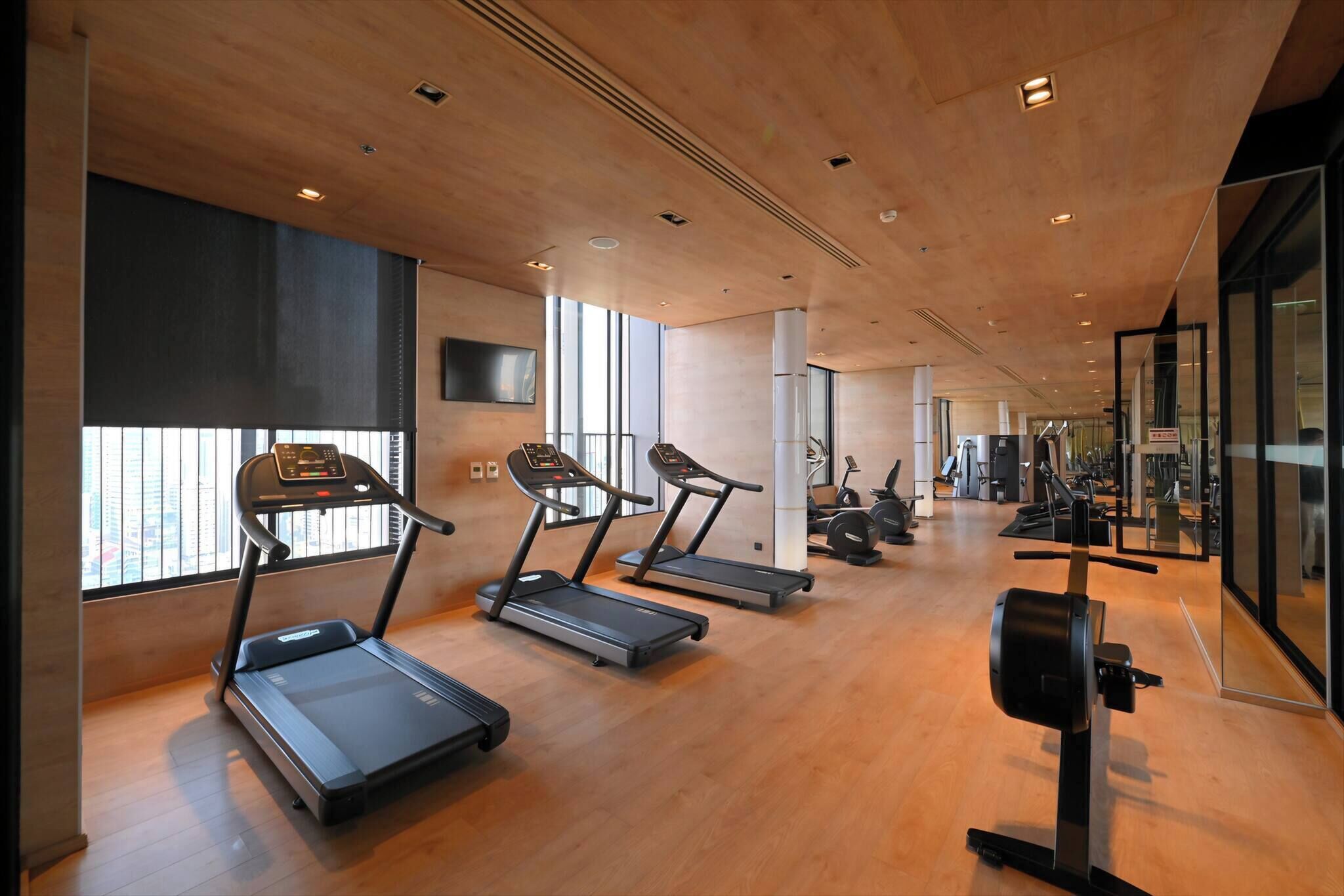 Apartment, 2 Bedrooms, Smoking, City View | Fitness studio