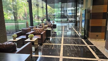 Apartment, 2 Bedrooms, Smoking, City View | Lounge