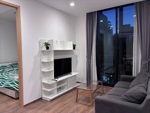 Living room - Charming 2 Bedroom Apartment in Heart of Phrom Phong (Bangkok)