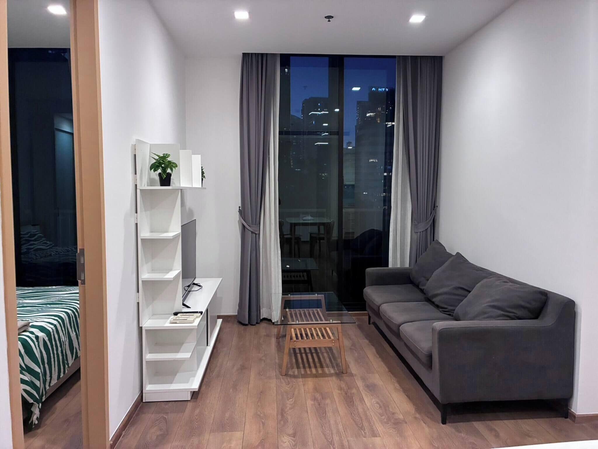Apartment, 2 Bedrooms, Smoking, City View | Living room