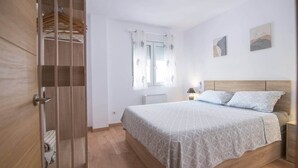 2 bedrooms, in-room safe, iron/ironing board, WiFi - Apartment near the Beach and Supermarket (Cullera)
