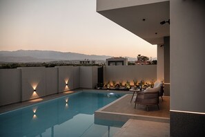 Outdoor pool, a heated pool