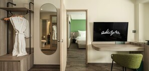 Club Double Room | In-room safe, laptop workspace, free WiFi - The Akyra Bangkok 11  (Krung Thep Maha Nakhon)