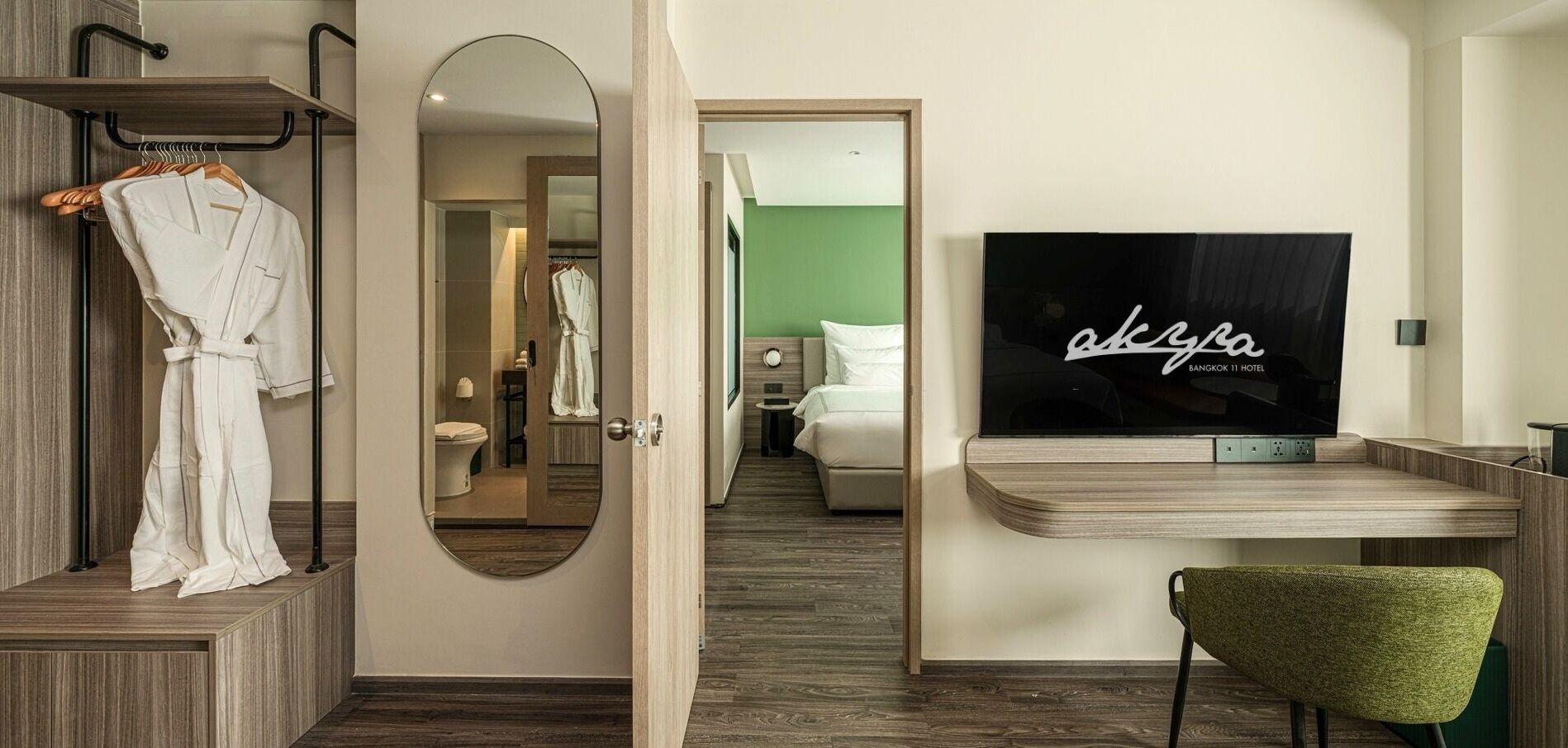 Hypo-allergenic bedding, minibar, in-room safe, desk
