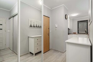 Interior - Cozy Apartment with balcony and Parking (Warszawa BIG)