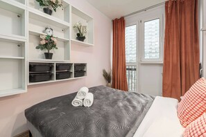 2 Schlafzimmer, Schreibtisch, Bügeleisen/Bügelbrett, WLAN
