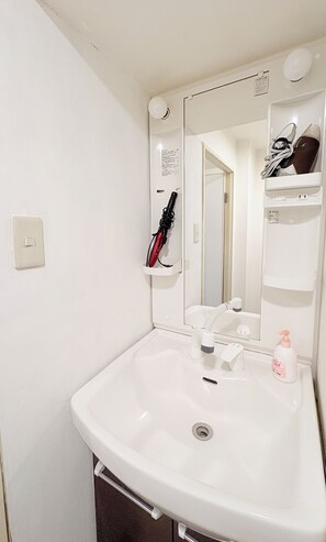 Hair dryer, bidet, towels, toilet paper - XeroB HOUSE FLOLIA501 (Osaka, Naniwa Ward, Nanbanaka)