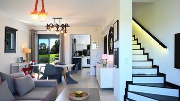 House, Garden View | Living area | 55-inch Smart TV with satellite channels