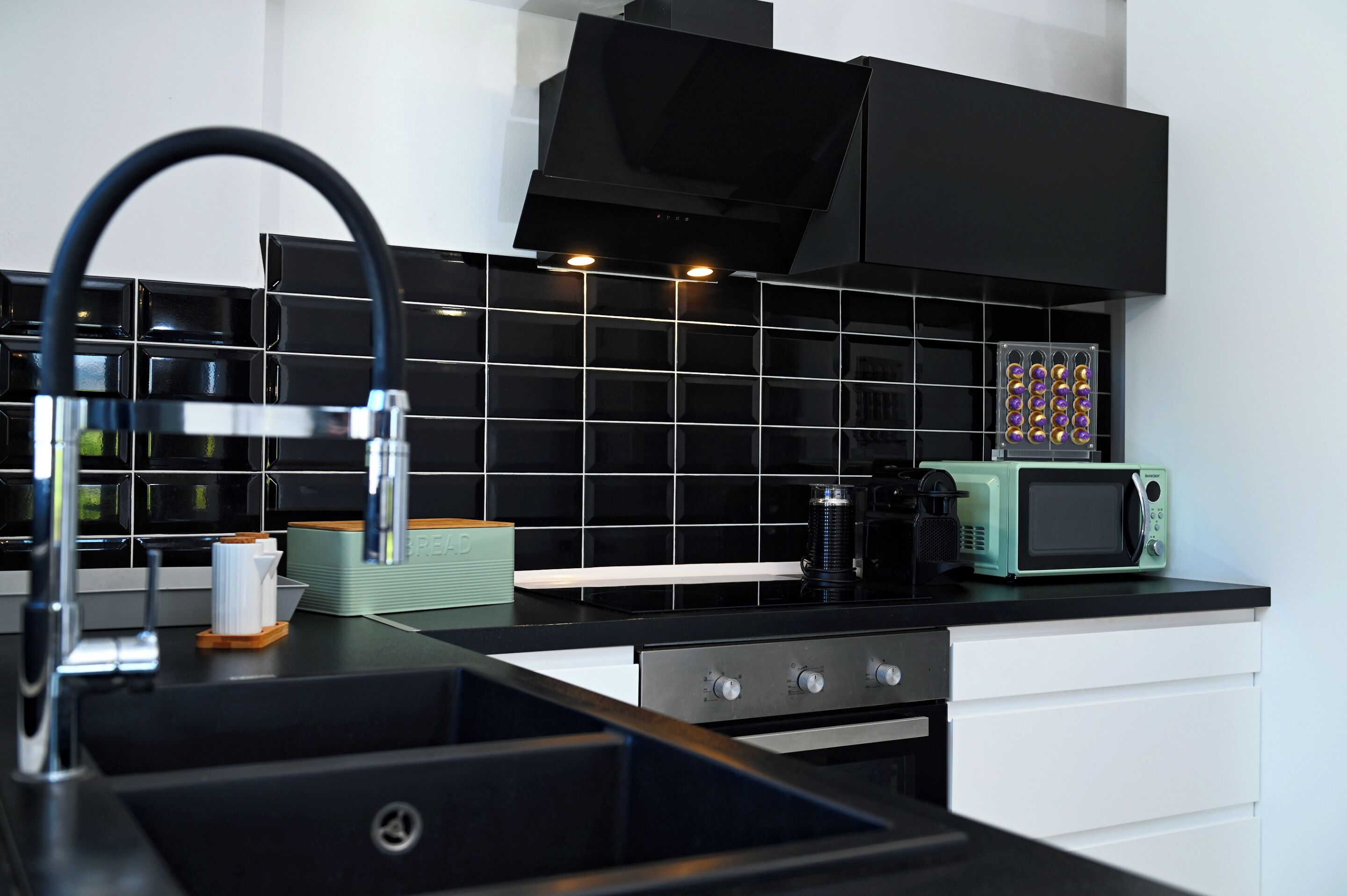 House, Garden View | Private kitchen | Full-size fridge, microwave, oven, stovetop
