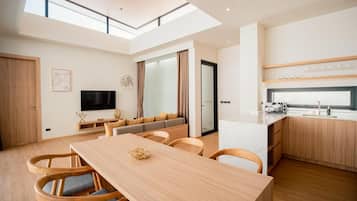 Villa (3 Bedrooms) | In-room dining