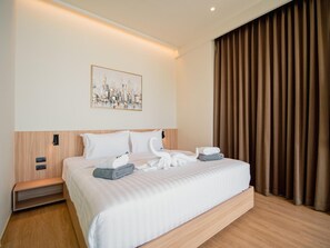 Vila (3 Bedrooms) | 3 quartos, cortinas blackout, roupa de cama