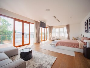 Floor plan - Luxurious 5bedroom White Estate Villa Private Lake (Thep Krasattri)