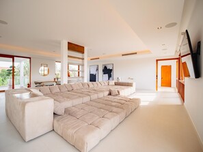 Floor plan - Luxurious 5bedroom White Estate Villa Private Lake (Thep Krasattri)