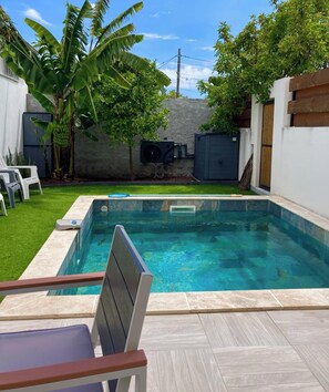 Outdoor pool, a heated pool - Les Kaz Sara Margot: twin houses with heated pools in Saint Pierre (Saint-Pierre)