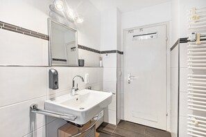 Bruser, hårtørrer, håndklæder