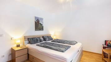2 bedrooms, iron/ironing board, WiFi, bed sheets