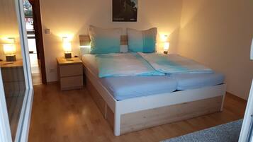 2 bedrooms, iron/ironing board, WiFi, bed sheets