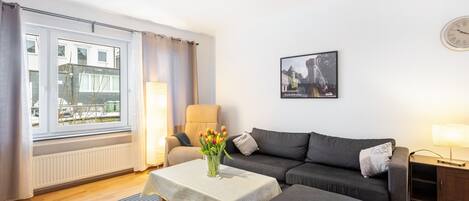 TV, DVD-spiller og stereoanlegg