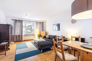 Fernseher, DVD-Player, Stereoanlage