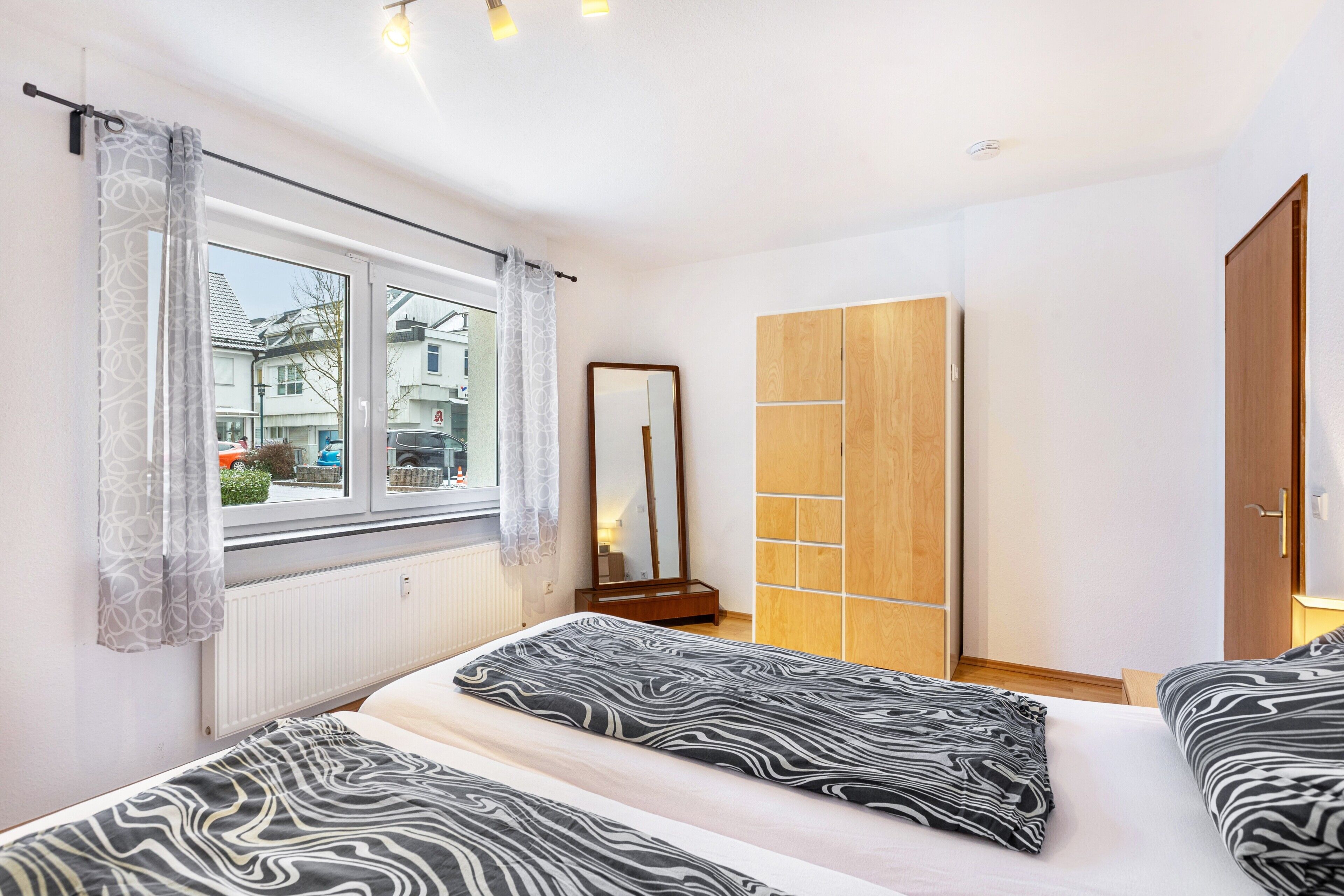 2 habitaciones, tabla de planchar con plancha, wifi y ropa de cama 