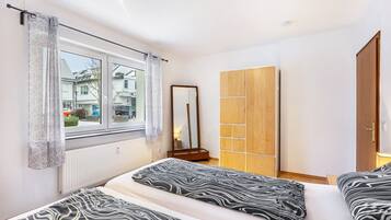 2 habitaciones, tabla de planchar con plancha, wifi y ropa de cama