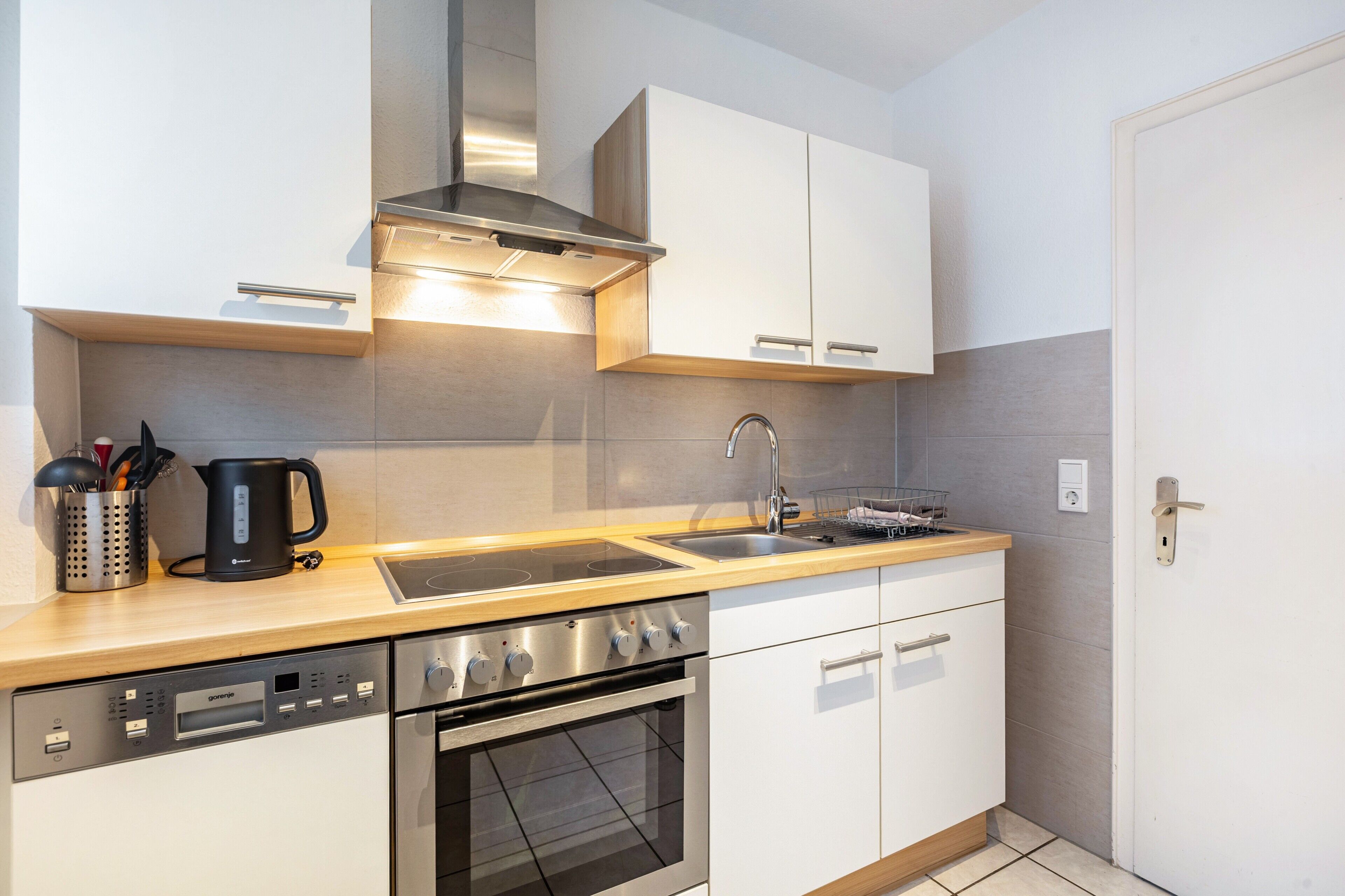 Refrigerador, microondas, horno, placa de cocina