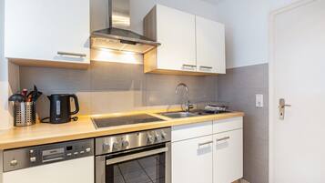 Refrigerador, microondas, horno, placa de cocina