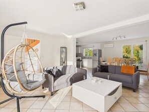 Living area - Family house for 4 adults and 4 children (Clohars-Fouesnant)