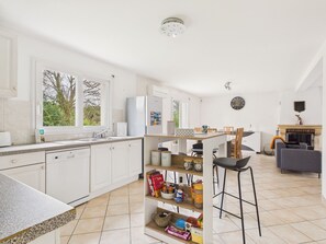 Kühlschrank, Mikrowelle, Ofen, Geschirrspüler